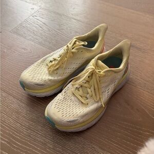 Women’s hoka Clifton 8